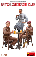 1/35 British Soldiers in Cafe